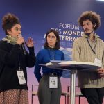 Nos volontaires Nourane, Lucia et Niccolo en présentation Equal In Med au sein de l Agora.